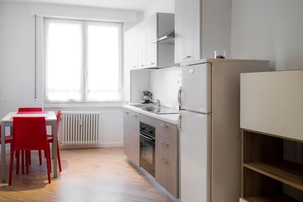 B&B Gocciadoro 26 Nuovo, Climatizzato, Zona Ospedale, Posto Auto Trento Eksteriør billede